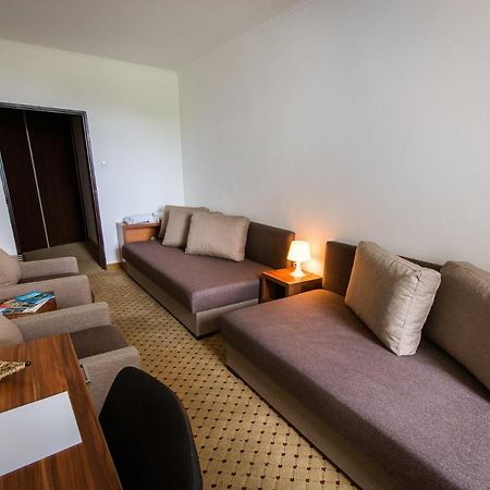 Hotel Merkur Kaluža Extérieur photo