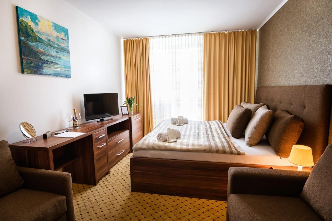 Hotel Merkur Kaluža Extérieur photo