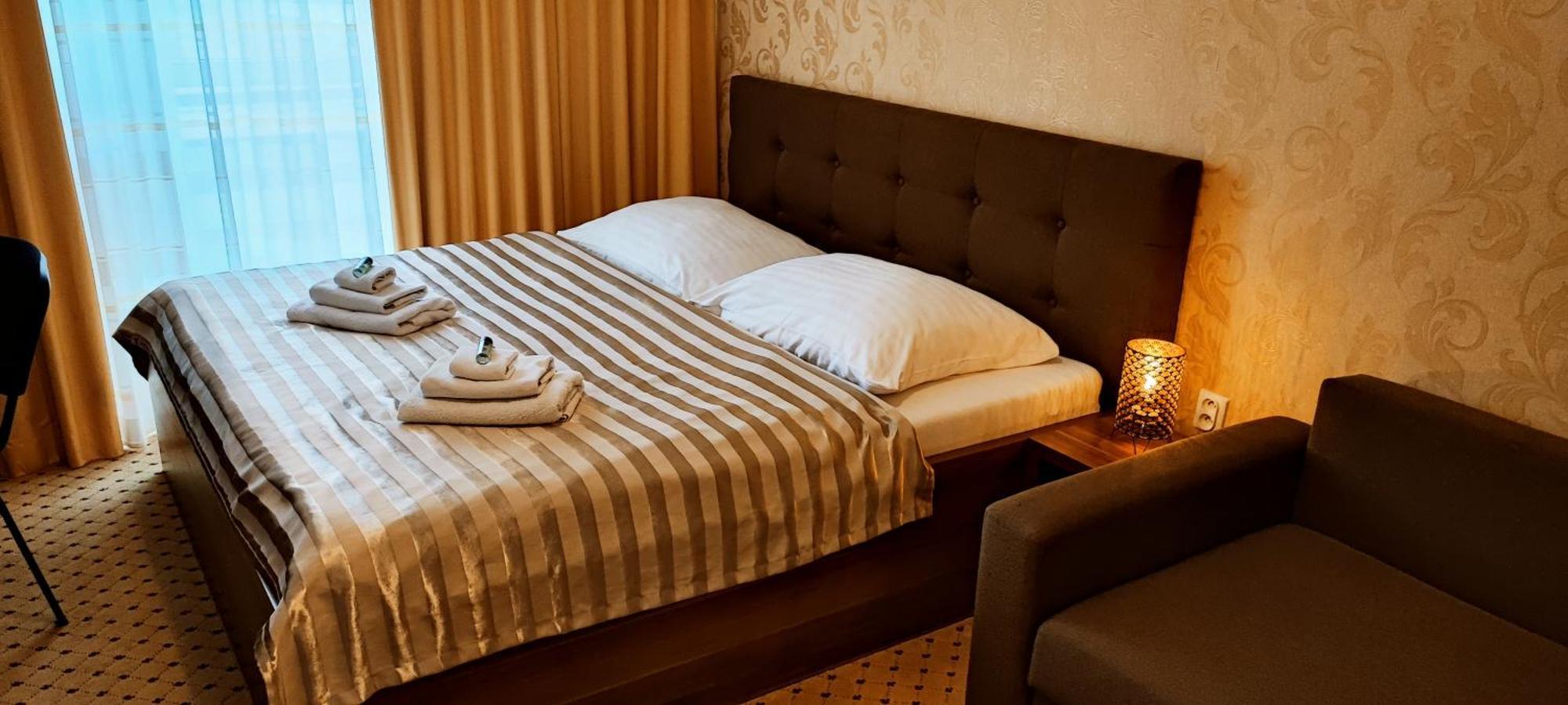 Hotel Merkur Kaluža Extérieur photo